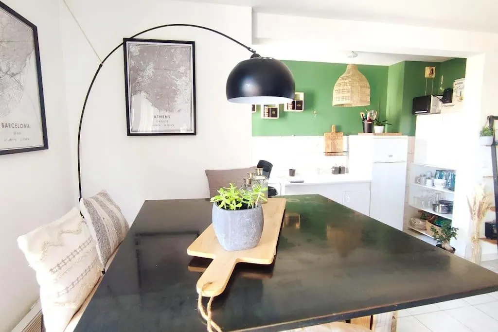 Appartement Un Nid D'Amour à Ruoms 0*,  France